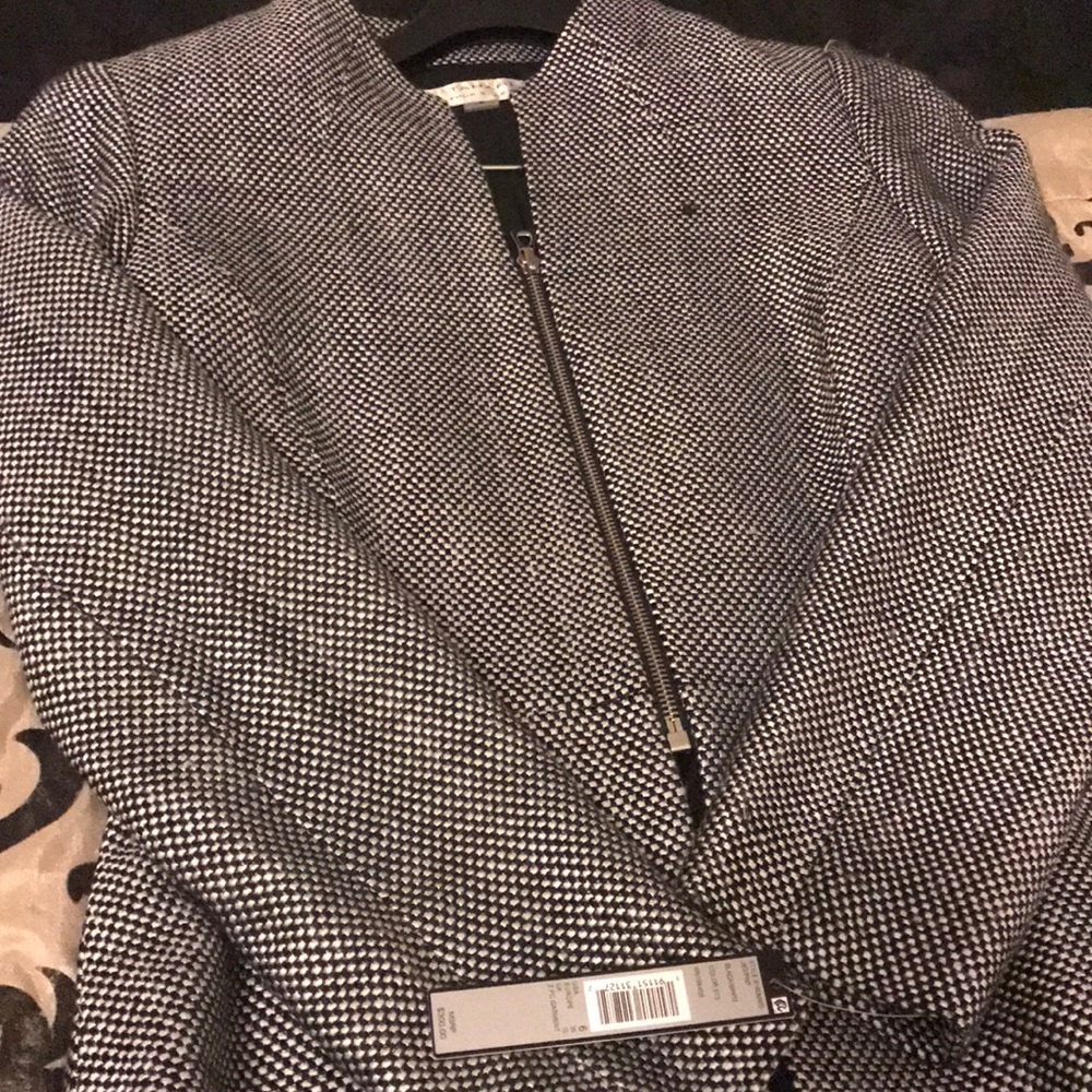 Tahari 2 piece pants suit